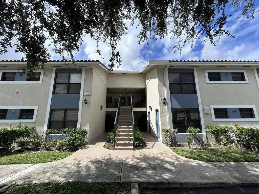 1525 Lake Crystal Drive West Palm Beach FL 33411