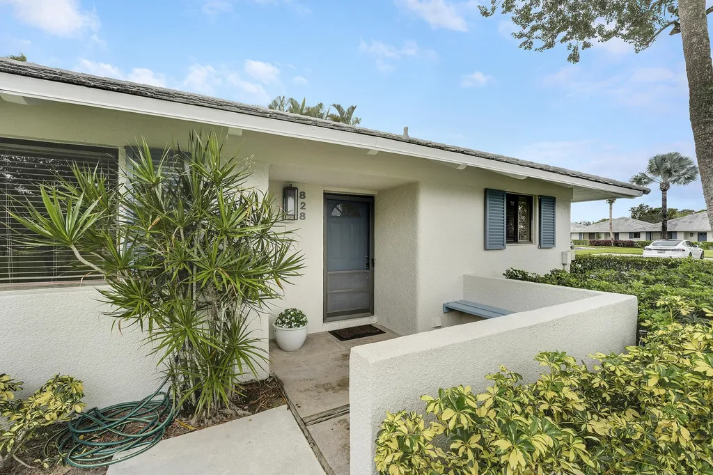 828 Club Drive Palm Beach Gardens FL 33418