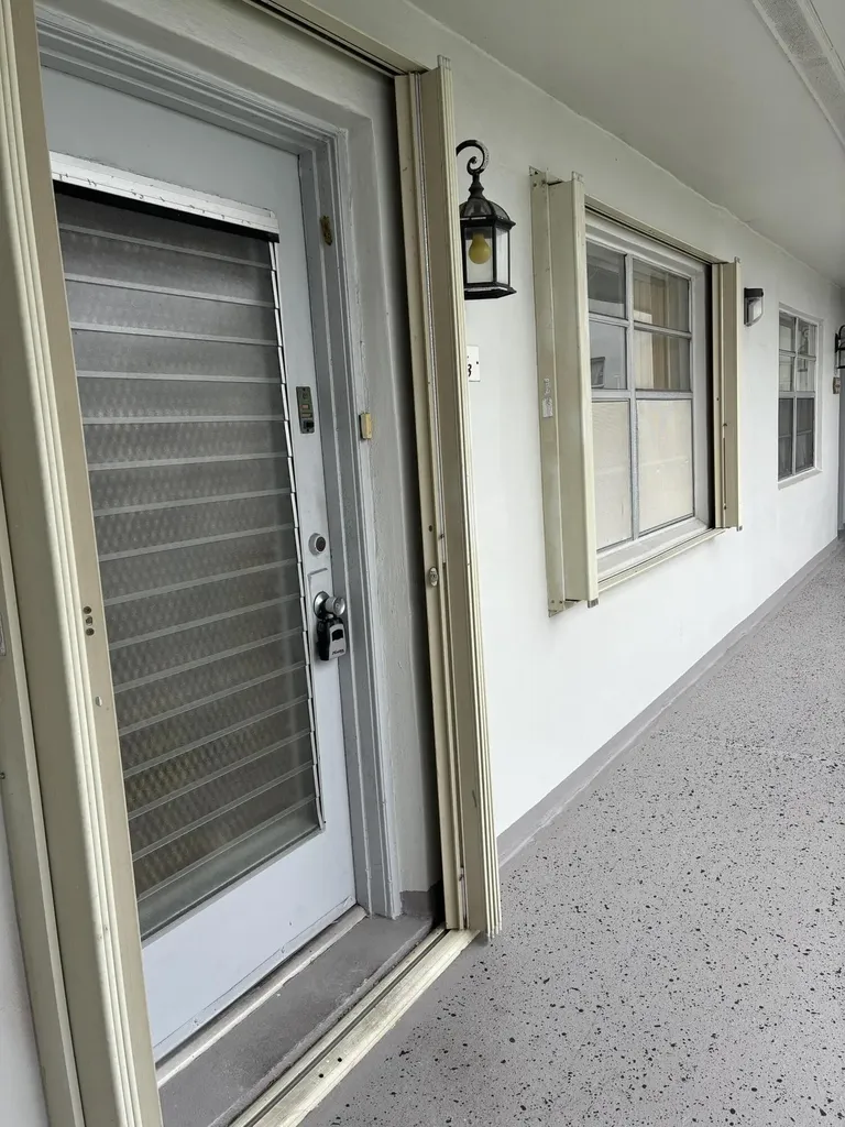 574 Burgundy L Delray Beach FL 33484