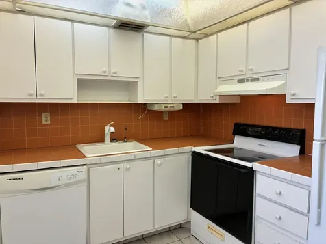 574 Burgundy L Delray Beach FL 33484