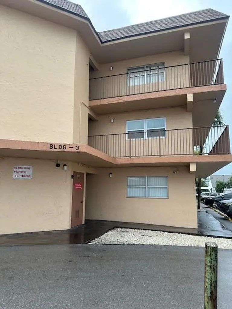 4141 Nw 26 Street Lauderhill FL 33313