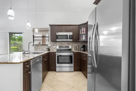 6100 Manchester Lane Davie FL 33331