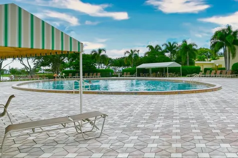 102 Coventry E West Palm Beach FL 33417