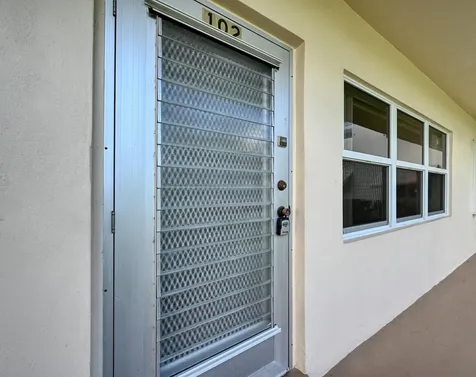 102 Coventry E West Palm Beach FL 33417