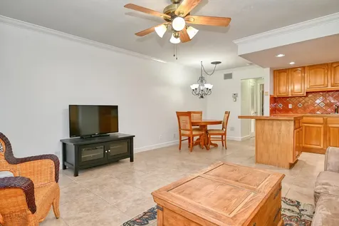 102 Coventry E West Palm Beach FL 33417