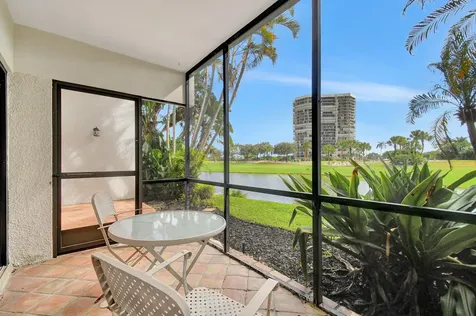 1906 Presidential Way West Palm Beach FL 33401