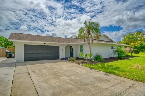 1899 Se Adair Street Port Saint Lucie FL 34952