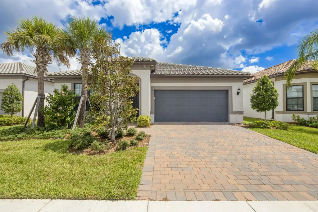 833 SE Courances Drive Port Saint Lucie FL 34984