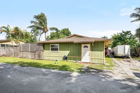 2907 Apalachee Road Palm Springs FL 33406