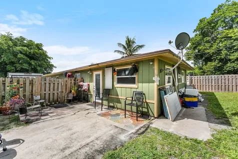 2907 Apalachee Road Palm Springs FL 33406