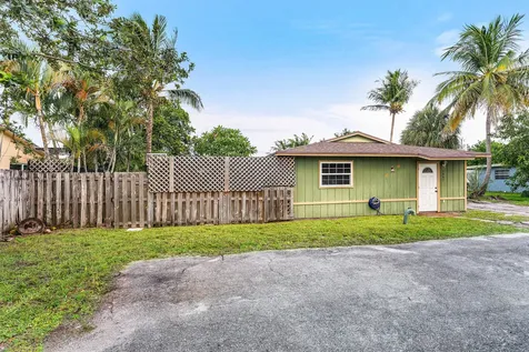 2907 Apalachee Road Palm Springs FL 33406