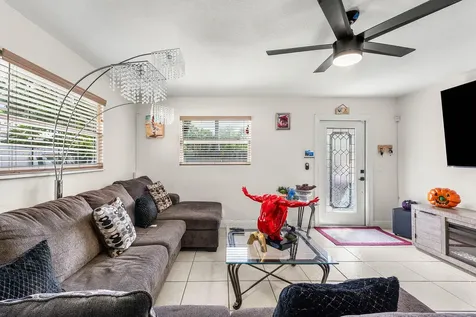 2907 Apalachee Road Palm Springs FL 33406