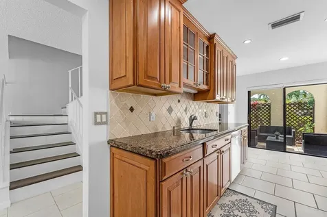 8566 Casa Del Lago Boca Raton FL 33433