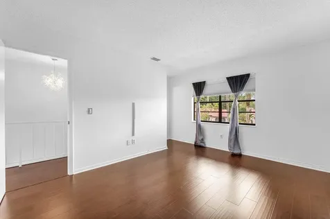 8566 Casa Del Lago Boca Raton FL 33433