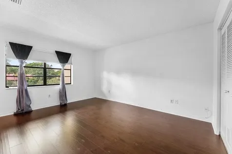 8566 Casa Del Lago Boca Raton FL 33433