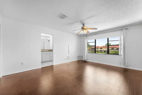 8566 Casa Del Lago Boca Raton FL 33433