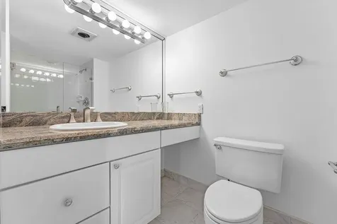 8566 Casa Del Lago Boca Raton FL 33433