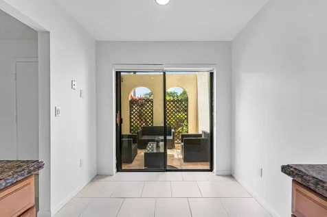 8566 Casa Del Lago Boca Raton FL 33433