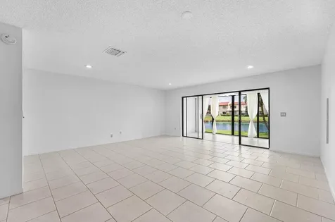 8566 Casa Del Lago Boca Raton FL 33433