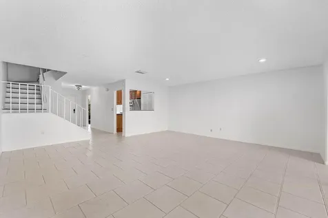 8566 Casa Del Lago Boca Raton FL 33433