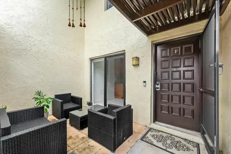 8566 Casa Del Lago Boca Raton FL 33433