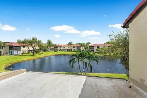 8566 Casa Del Lago Boca Raton FL 33433