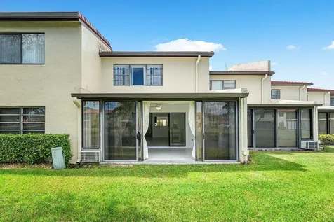 8566 Casa Del Lago Boca Raton FL 33433