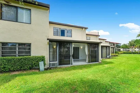 8566 Casa Del Lago Boca Raton FL 33433