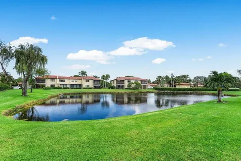 8566 Casa Del Lago Boca Raton FL 33433