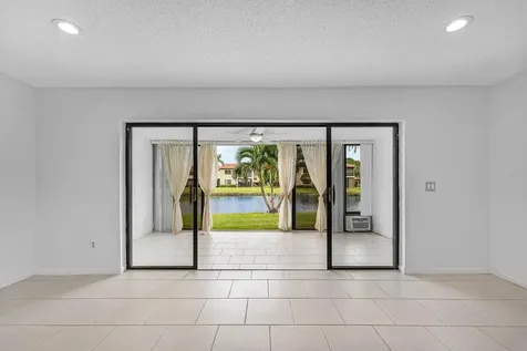 8566 Casa Del Lago Boca Raton FL 33433