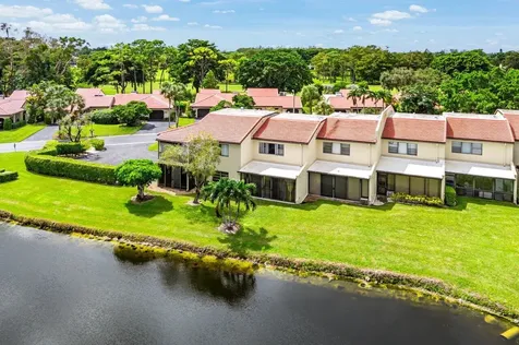 8566 Casa Del Lago Boca Raton FL 33433