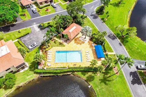 8566 Casa Del Lago Boca Raton FL 33433