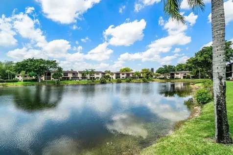 8566 Casa Del Lago Boca Raton FL 33433