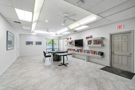 8566 Casa Del Lago Boca Raton FL 33433