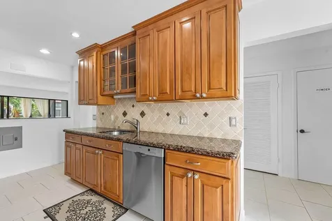 8566 Casa Del Lago Boca Raton FL 33433