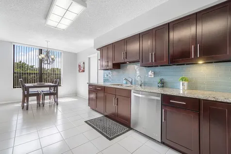 7572 Regency Lake Drive Boca Raton FL 33433