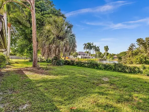 3537 Lakeview Drive Delray Beach FL 33445