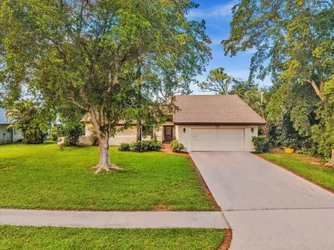 3537 Lakeview Drive Delray Beach FL 33445