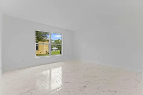 2452 Se Victory Avenue Port Saint Lucie FL 34952