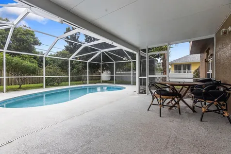 2452 Se Victory Avenue Port Saint Lucie FL 34952