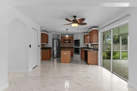 2452 Se Victory Avenue Port Saint Lucie FL 34952