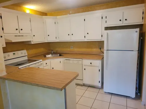 325 Knotty Pine Circle Greenacres FL 33463