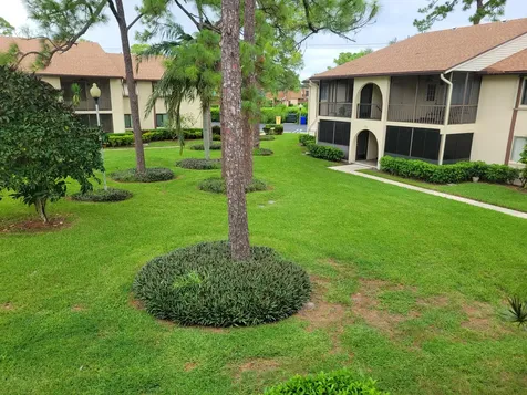 325 Knotty Pine Circle Greenacres FL 33463