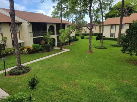 325 Knotty Pine Circle Greenacres FL 33463