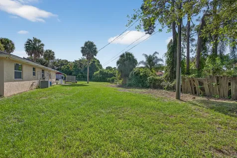 8011 45th Way Palm Beach Gardens FL 33418