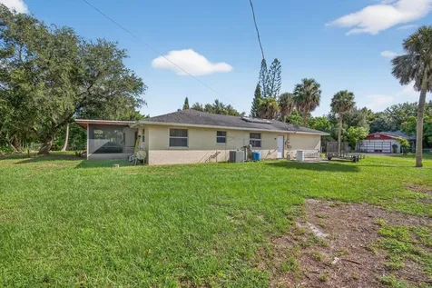 8011 45th Way Palm Beach Gardens FL 33418