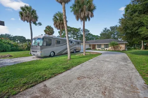 8011 45th Way Palm Beach Gardens FL 33418