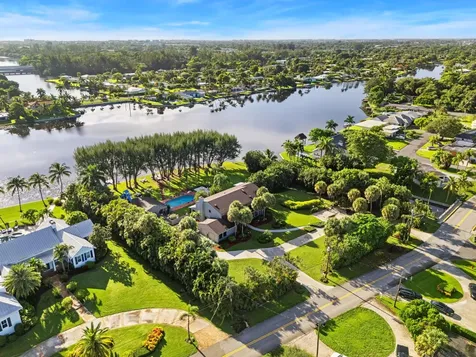 7420 W Lake Drive Lake Clarke Shores FL 33406
