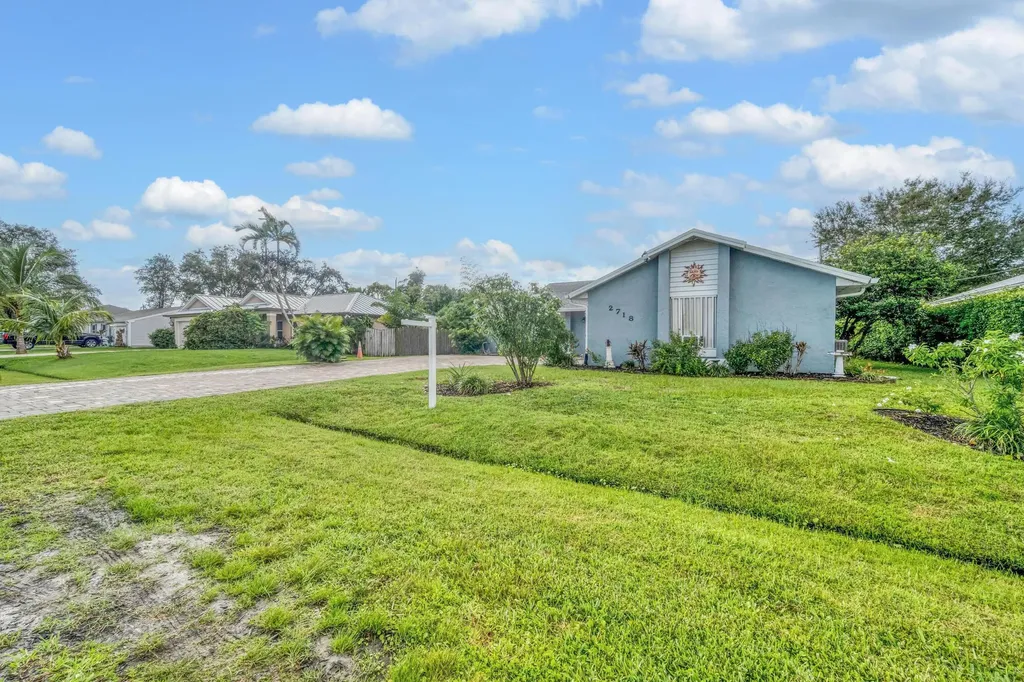 2718 Se Buccaneer Circle Port Saint Lucie FL 34952