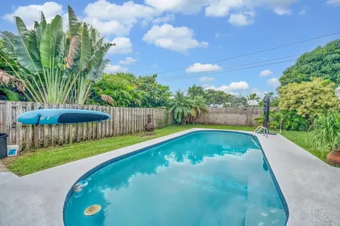 2718 Se Buccaneer Circle Port Saint Lucie FL 34952